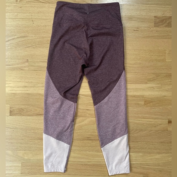 Old Navy Active Elevate ColorBlock Leggings Size Medium in Excellent Condition - Picture 6 of 11